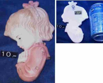 10 PLACA NIÑA REZANDO MARFILINA